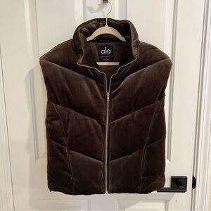 Alo Yoga Ribbed Velour Mountain Side Puffer Vest